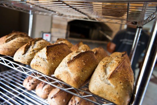 pan-loaves-cooling-rack